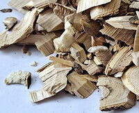 many root slices of thorny acanthopanax root are piled together